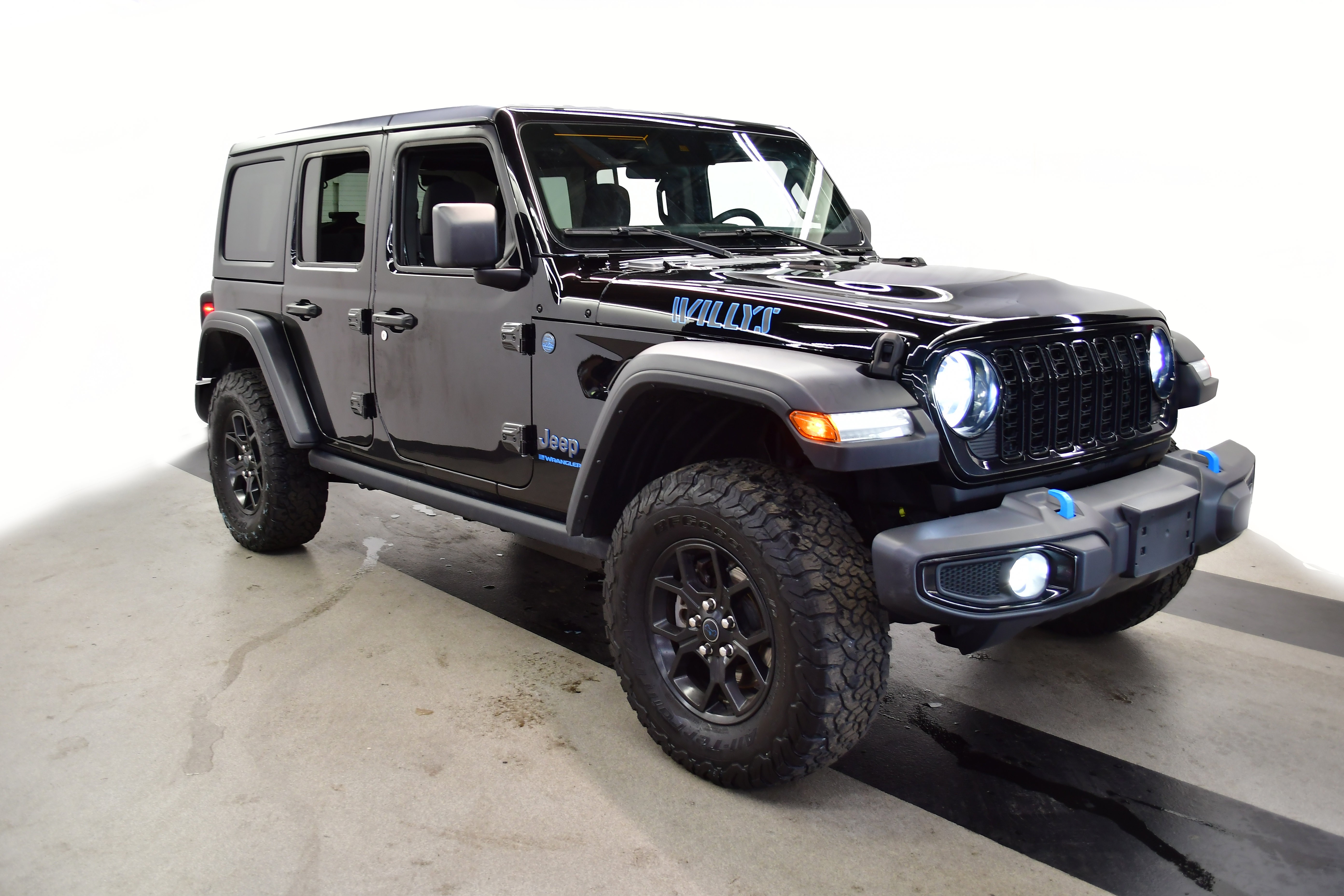 Used 2024 Jeep Wrangler Unlimited AWD/4WD image 2