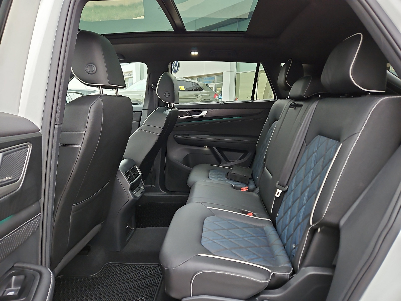 Used 2025 Volkswagen Atlas Cross Sport SEL Premium R-Line image 10