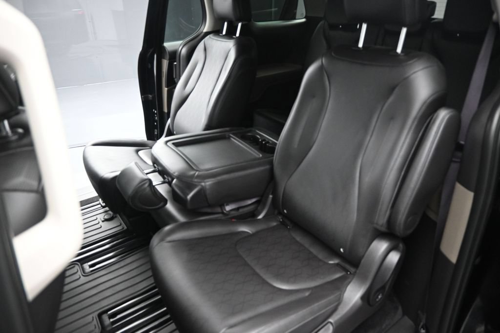 Used 2026 Kia Carnival FWD image 20