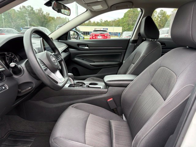 Used 2025 Nissan Altima 2.5 SV FWD image 9