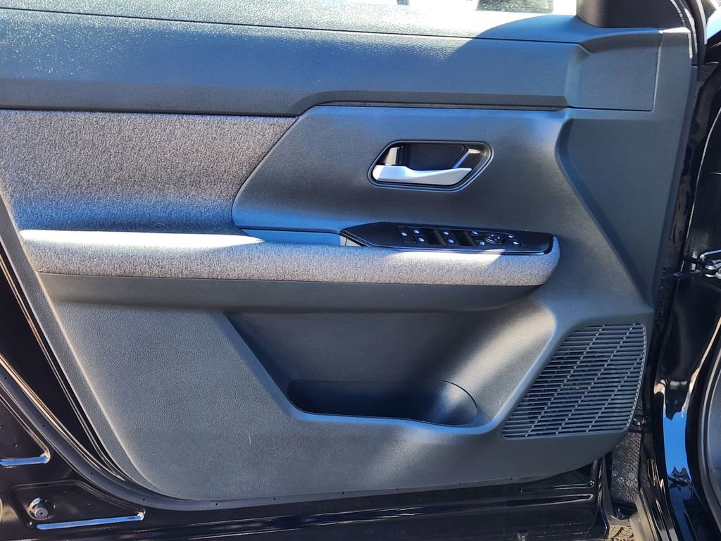 Used 2025 Nissan Kicks SV image 8