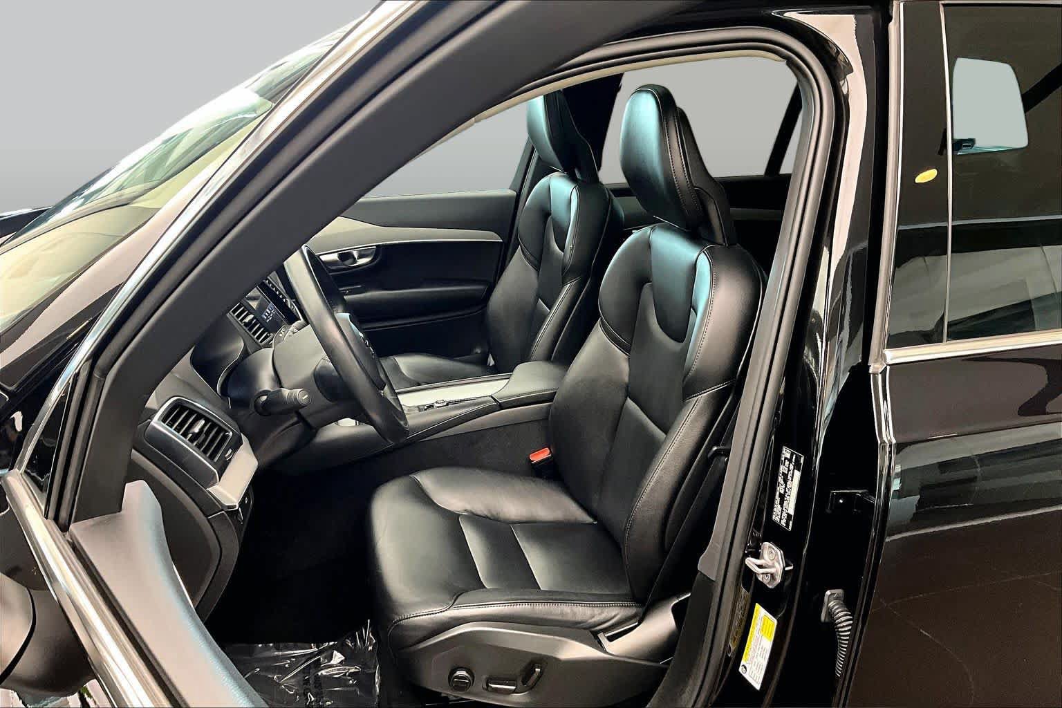 Used 2022 Volvo XC90 T5 Momentum w/ Climate Package AWD/4WD image 8