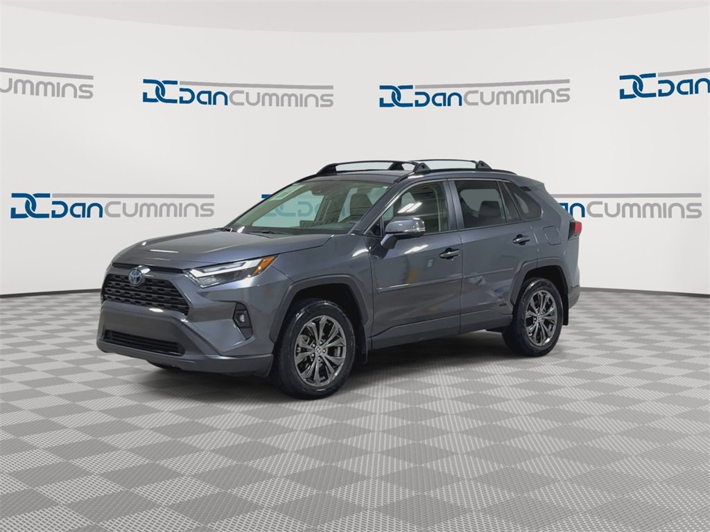Used 2023 Toyota RAV4 XLE Premium image 4