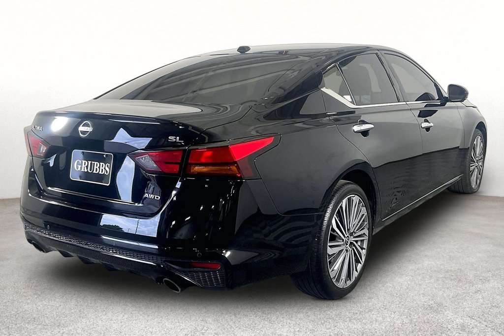 Used 2025 Nissan Altima 2.5 SL AWD/4WD image 2