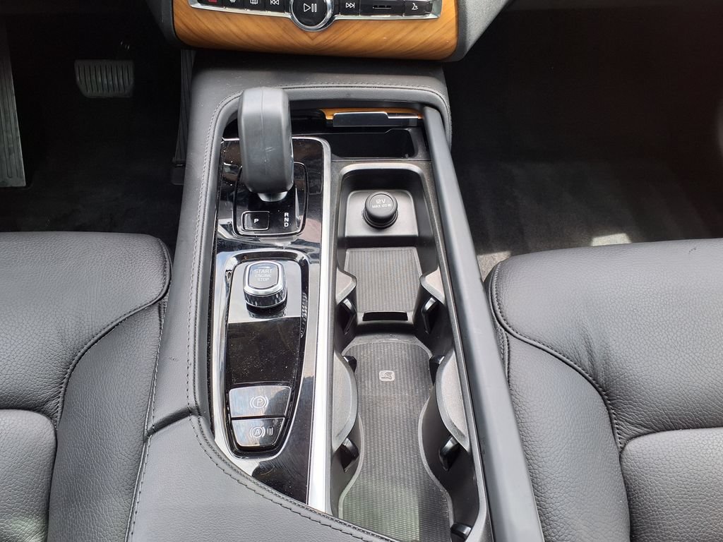 Certified 2024 Volvo XC90 B6 Plus AWD/4WD image 33