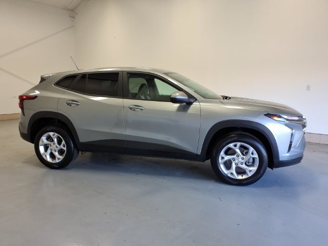 Certified 2024 Chevrolet Trax LS w/ LS Convenience Package FWD image 2