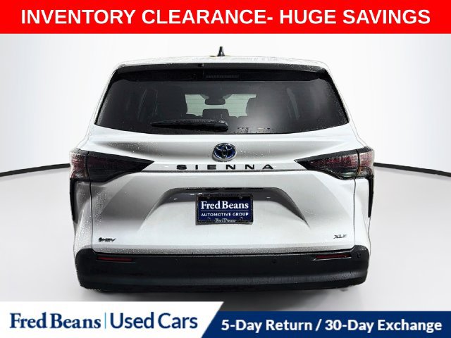 Used 2025 Toyota Sienna XLE FWD image 8