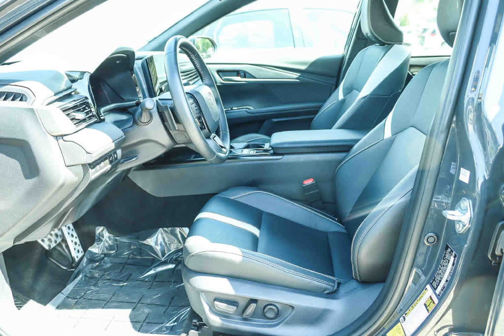 Used 2026 Toyota Camry SE FWD image 17