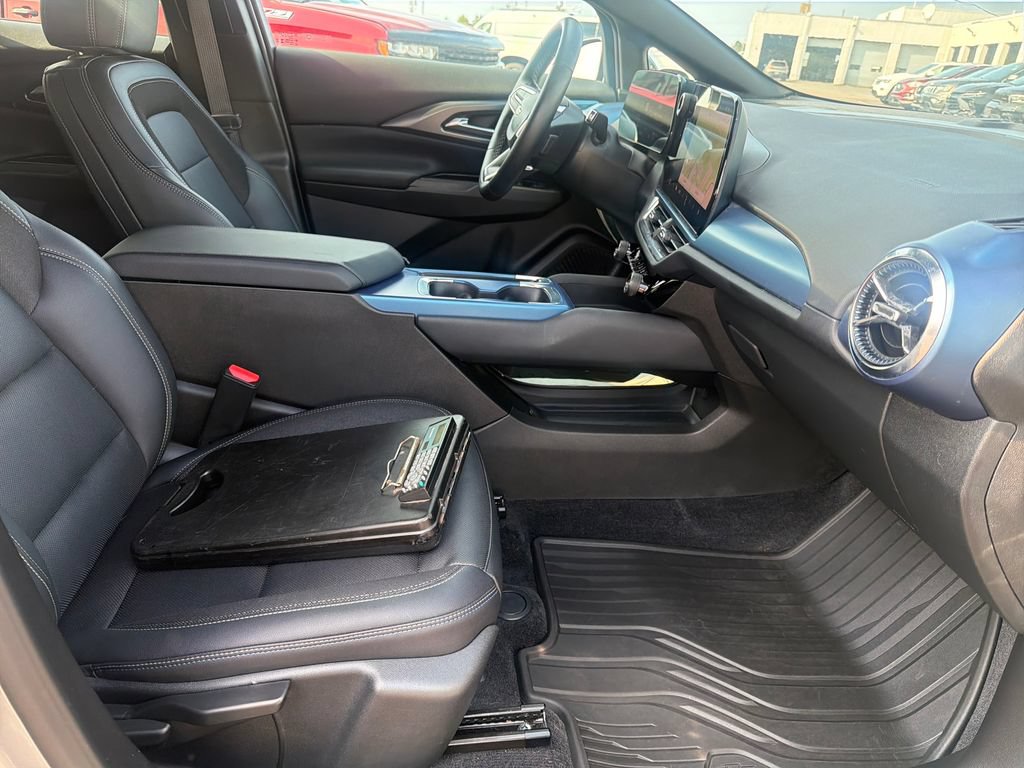 Used 2024 Chevrolet Equinox EV LT AWD/4WD image 24