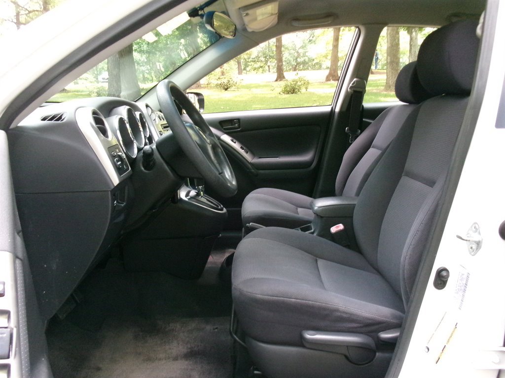 Used 2005 Pontiac Vibe w/ Power Group Value Package FWD image 11