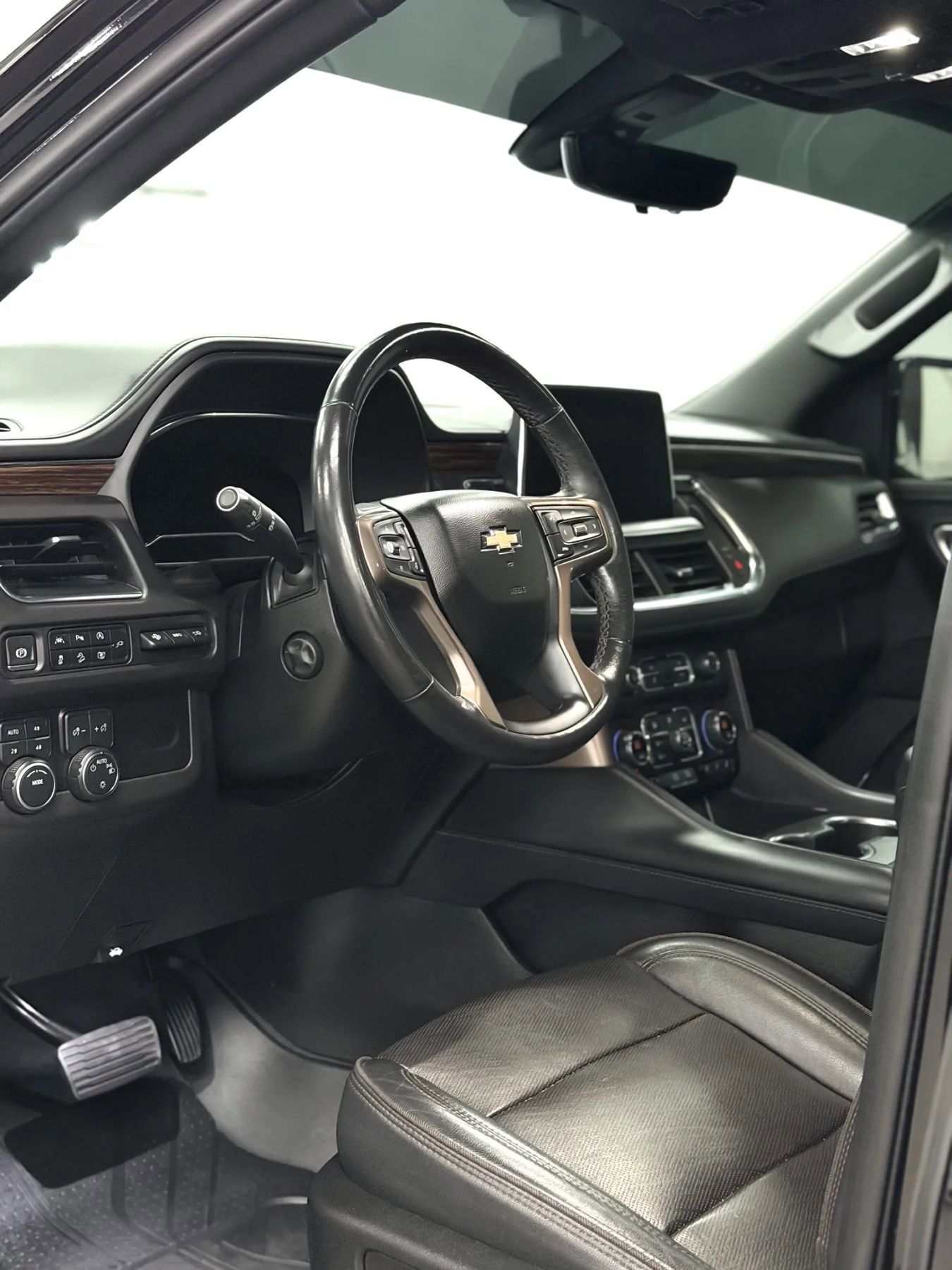 Used 2022 Chevrolet Tahoe High Country AWD/4WD image 9