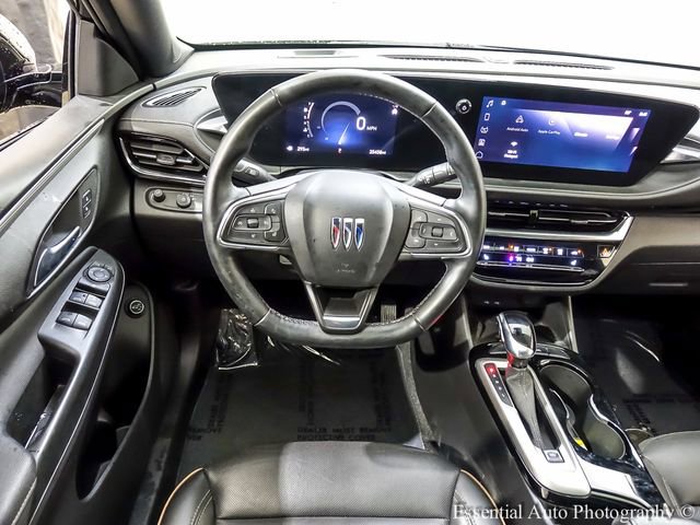 Certified 2024 Buick Envista Avenir image 2