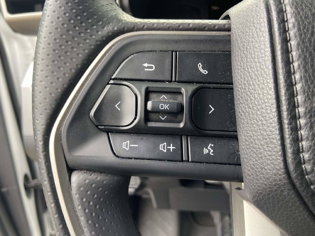 Used 2025 Toyota 4Runner SR5 RWD image 31