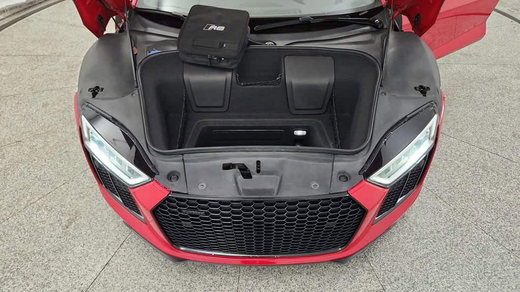 Used 2017 Audi R8 V10 w/ Carbon Exterior Package image 27