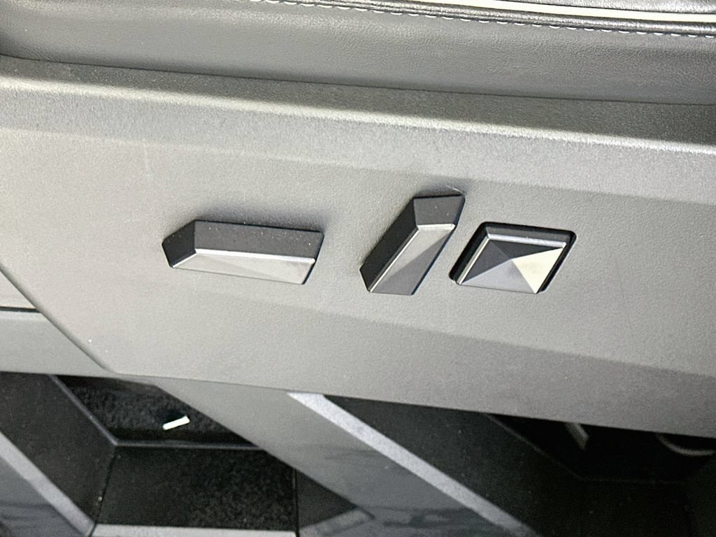 Used 2024 Tesla Cybertruck AWD Crew Cab image 21