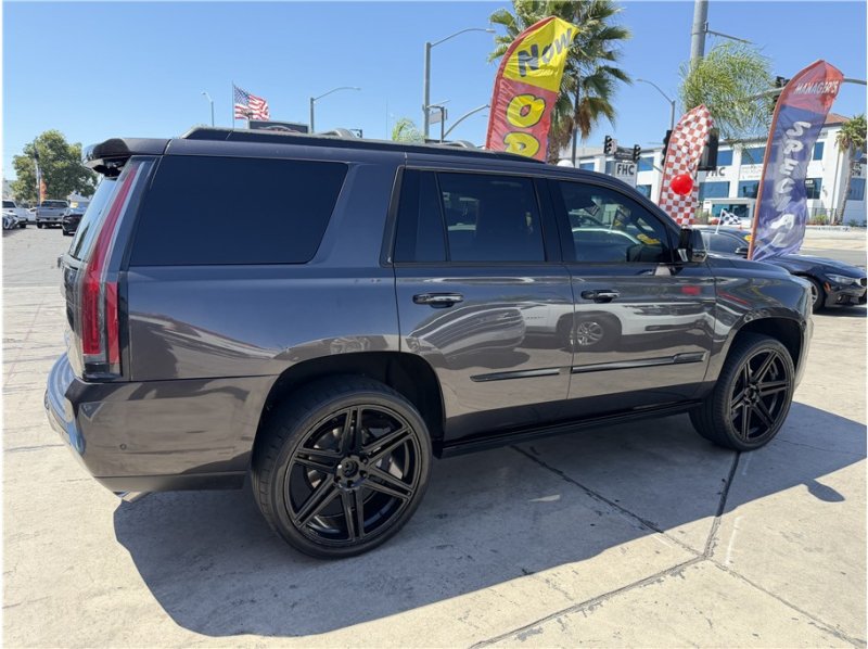 Used 2018 Cadillac Escalade Premium Luxury AWD/4WD image 65