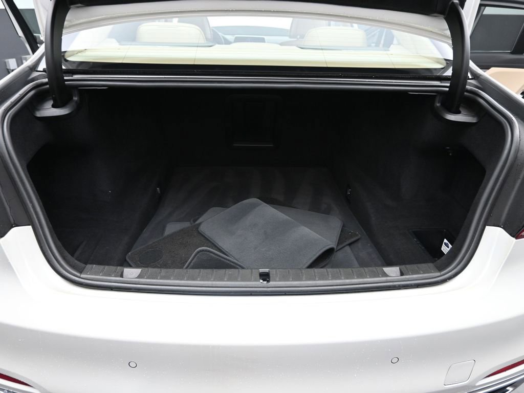 Used 2016 BMW 750i xDrive image 27