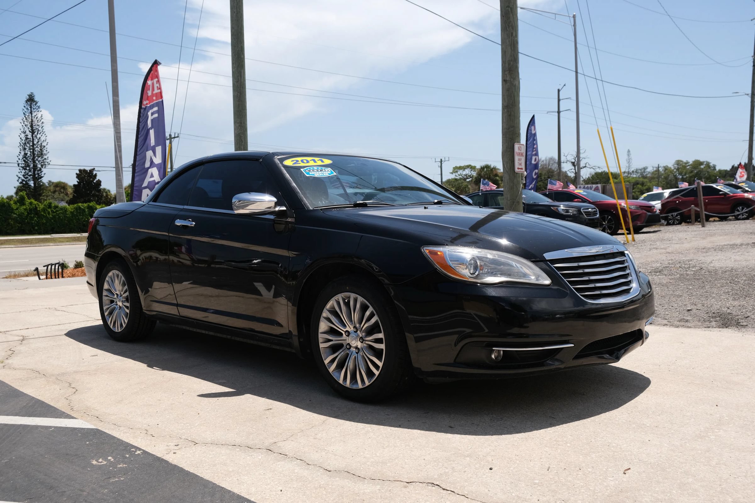 Used 2011 Chrysler 200 Limited FWD image 3