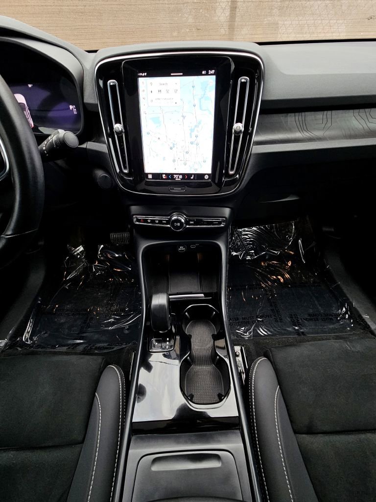 Used 2022 Volvo C40 P8 Recharge Ultimate image 14