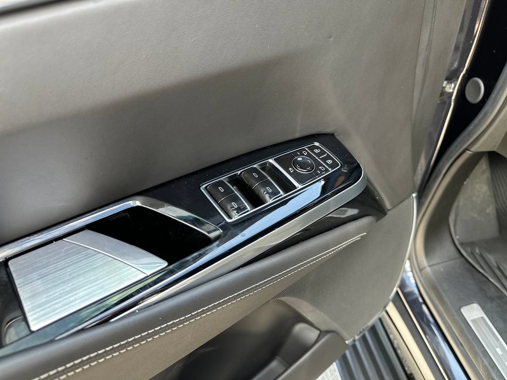 Used 2025 Cadillac Escalade Sport Platinum w/ LPO, ONYX Package RWD image 17