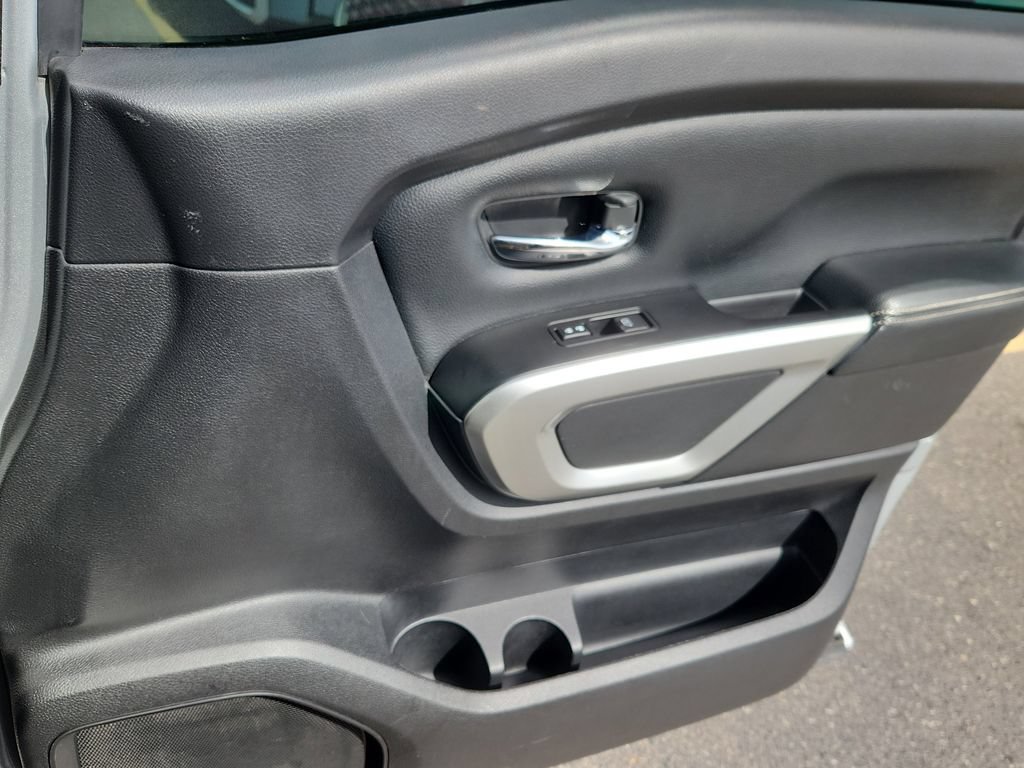 Used 2019 Nissan Titan PRO-4X AWD/4WD image 15