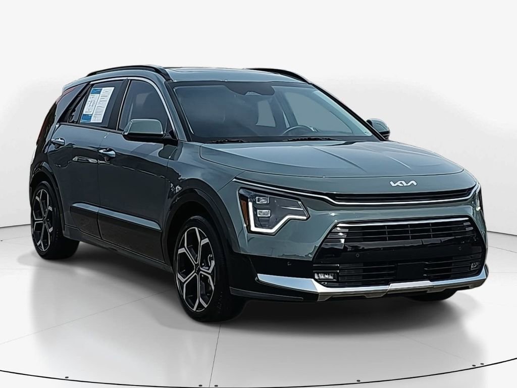 Used 2023 Kia Niro SX Touring image 2