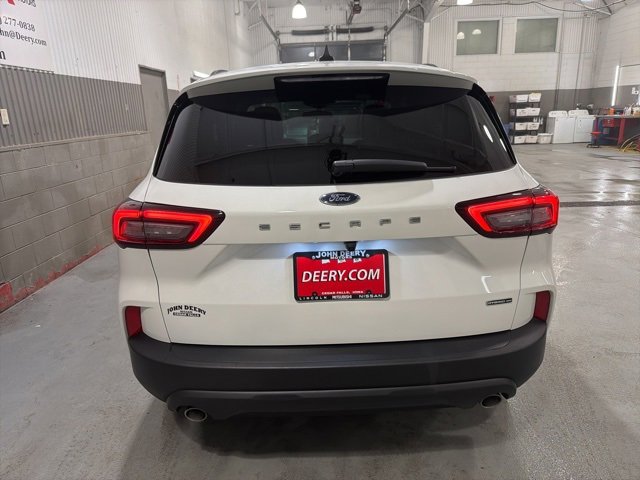 Used 2025 Ford Escape ST-Line Elite image 4