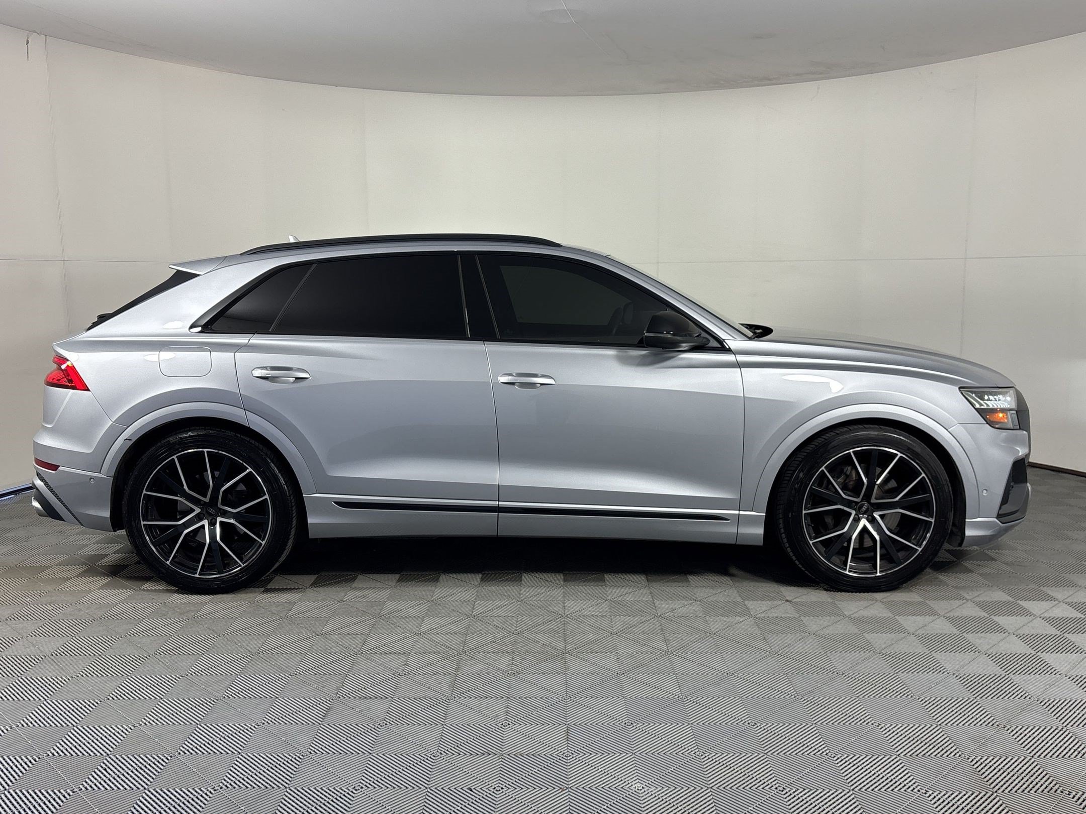 Used 2020 Audi SQ8 Prestige w/ Prestige Package AWD/4WD image 8