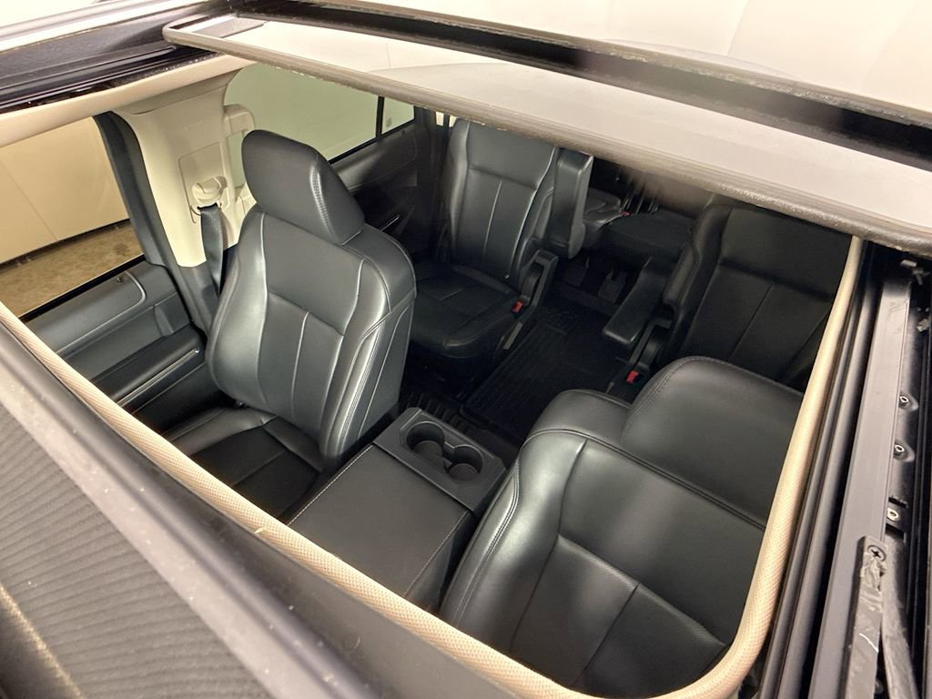 Certified 2024 Ford Expedition Max XLT image 3