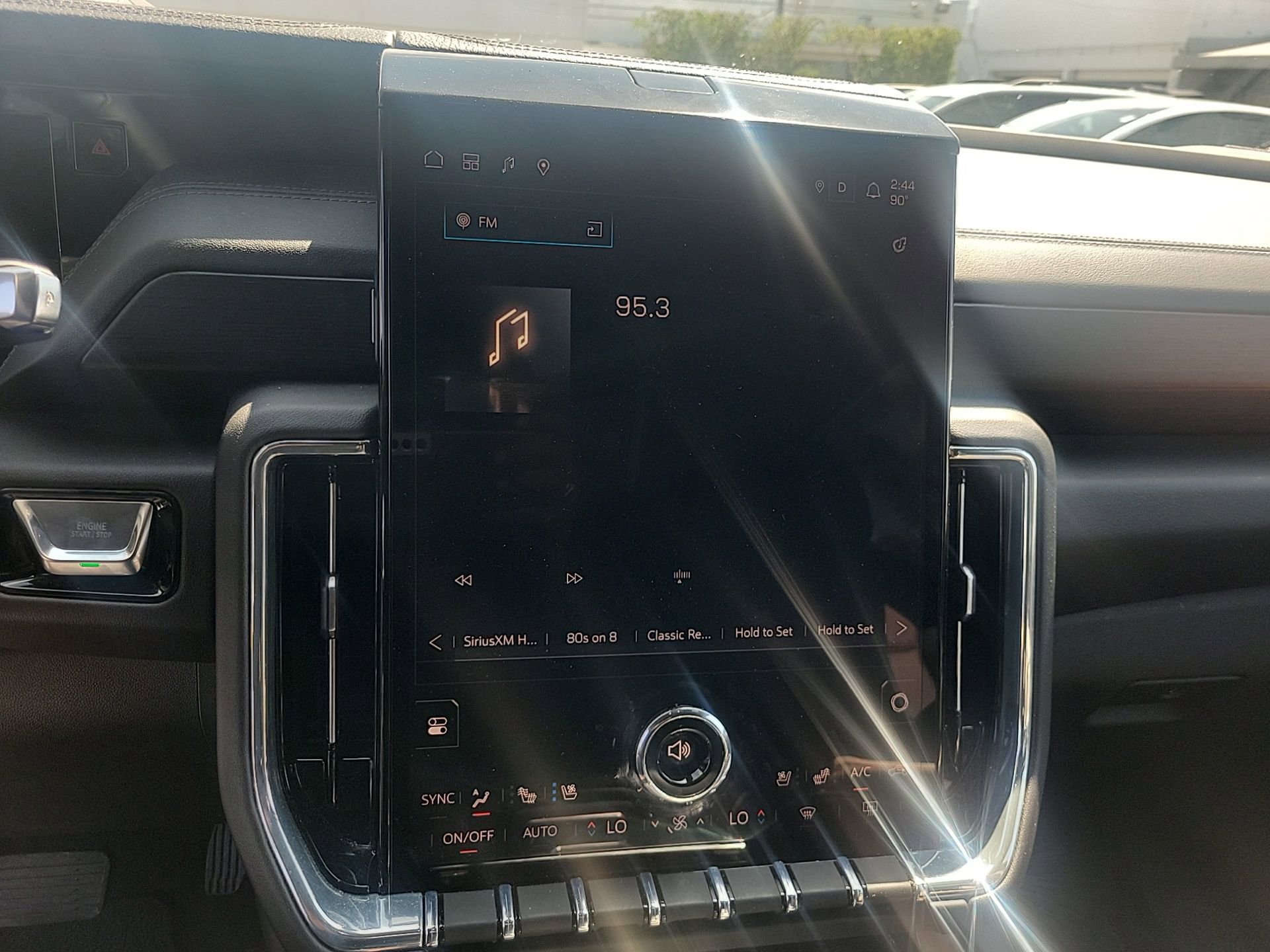 Used 2025 GMC Yukon XL Denali image 33