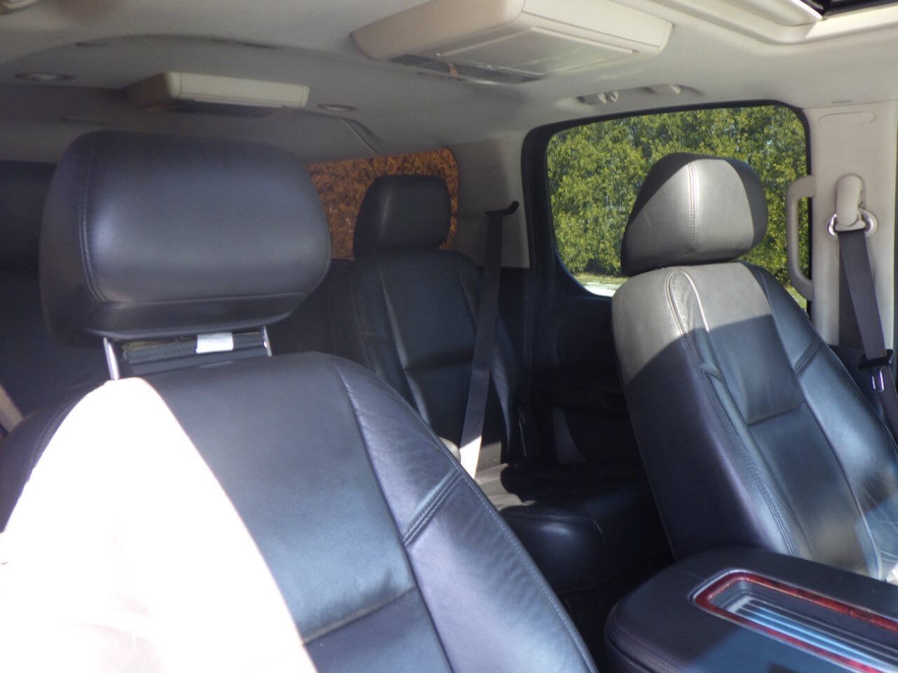 Used 2012 Cadillac Escalade ESV Premium AWD/4WD image 17