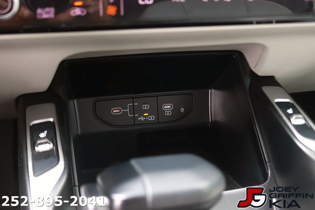 Certified 2025 Kia Sorento EX w/ Panoramic Sunroof Package FWD image 25