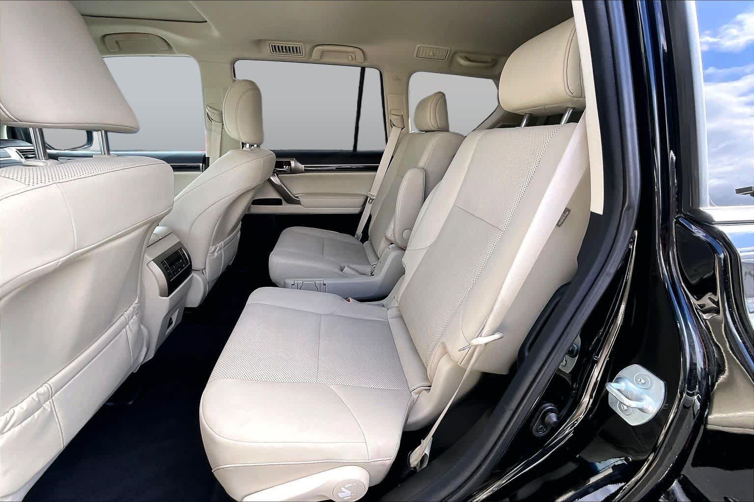 Used 2021 Lexus GX 460 Premium w/ Accessory Package AWD/4WD image 20