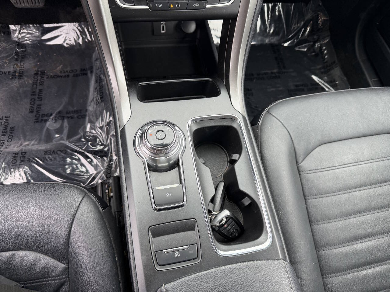 Used 2017 Ford Fusion SE w/ Fusion SE Technology Package FWD image 28