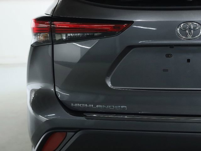 Used 2023 Toyota Highlander Limited image 16