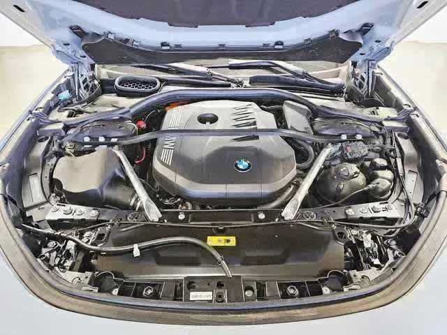 Certified 2025 BMW 750e xDrive w/ Executive Package AWD/4WD image 9