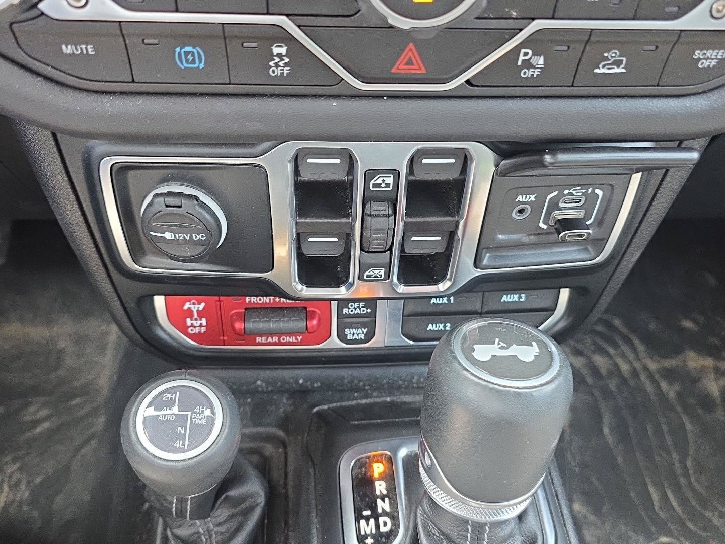 Used 2024 Jeep Wrangler Unlimited Rubicon 4xe AWD/4WD image 15