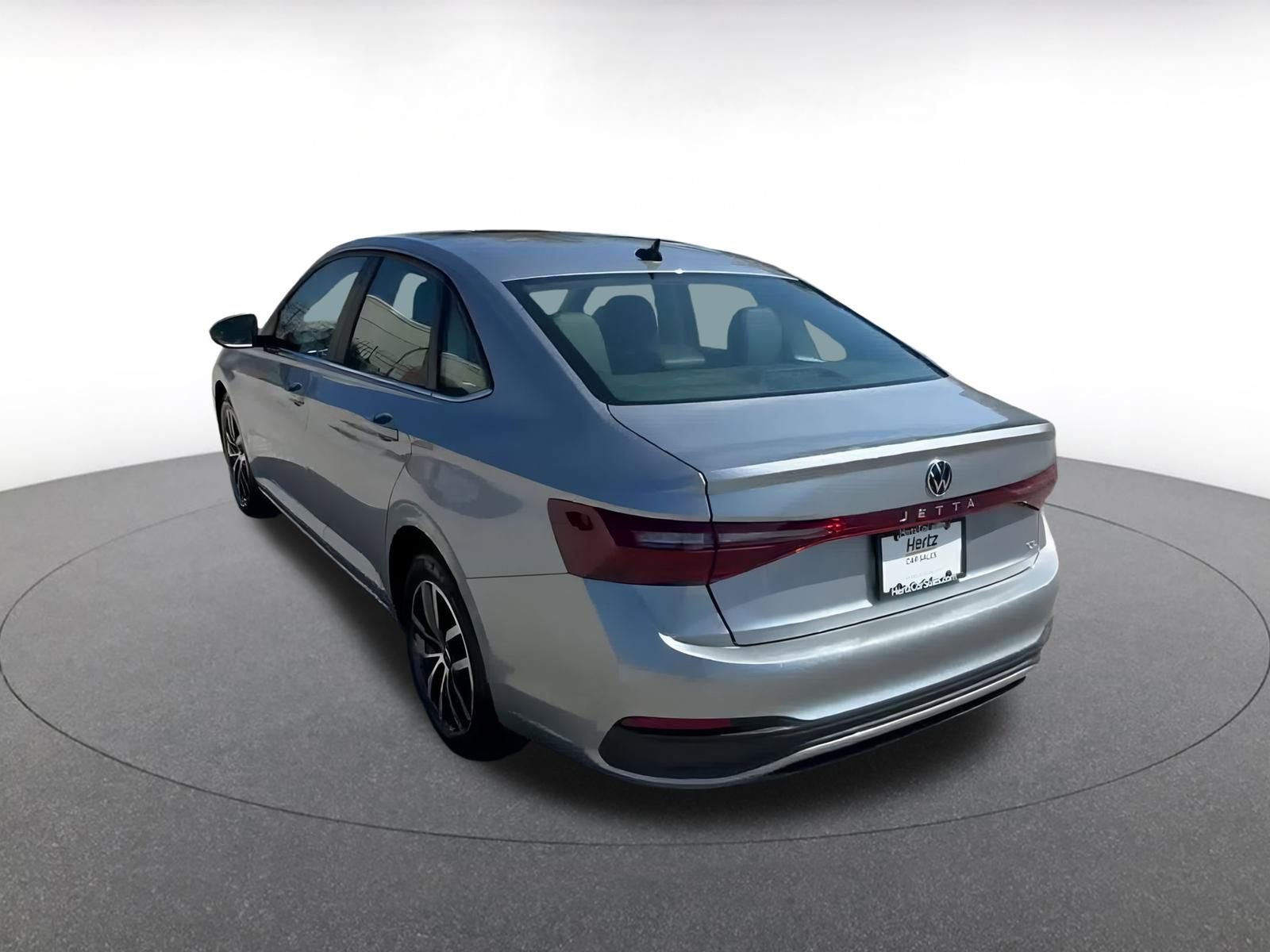 Used 2025 Volkswagen Jetta SE image 11