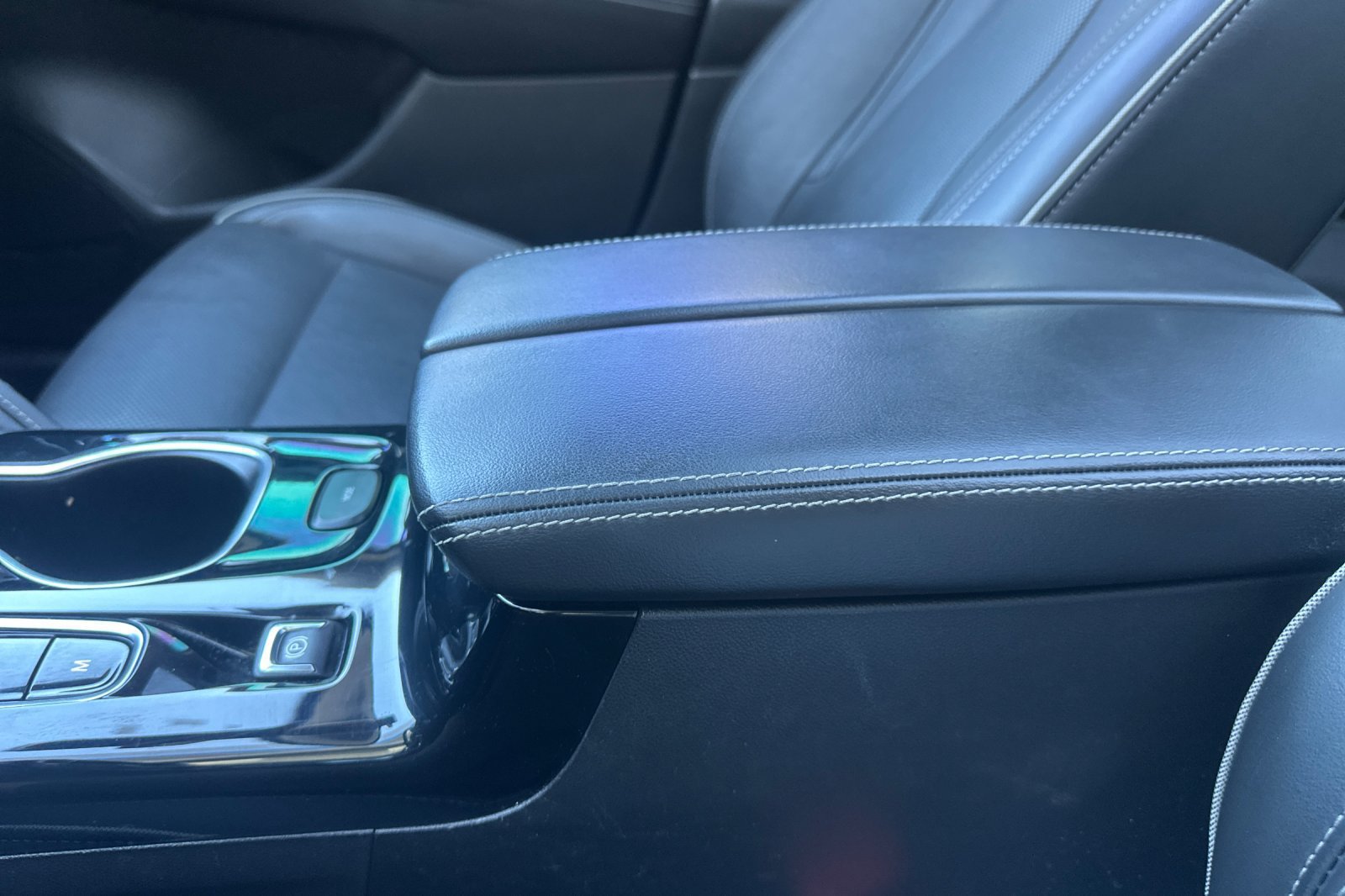 Used 2021 Buick Envision Essence FWD image 33