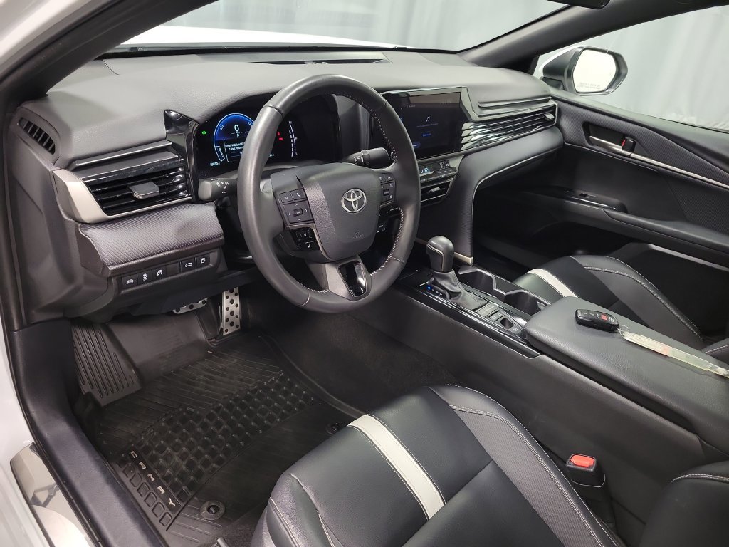 Used 2025 Toyota Camry SE FWD image 16