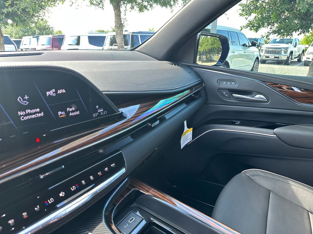 Used 2024 Cadillac Escalade Premium Luxury w/ Performance Package AWD/4WD image 23