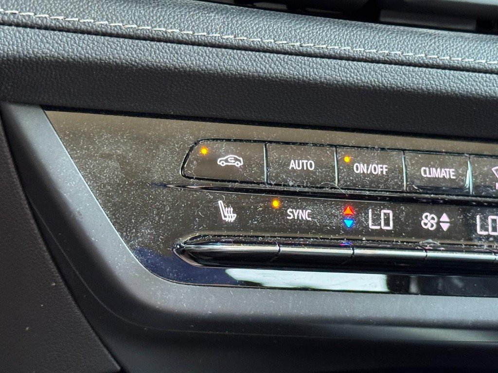 Used 2021 Buick Envision Preferred AWD/4WD image 22