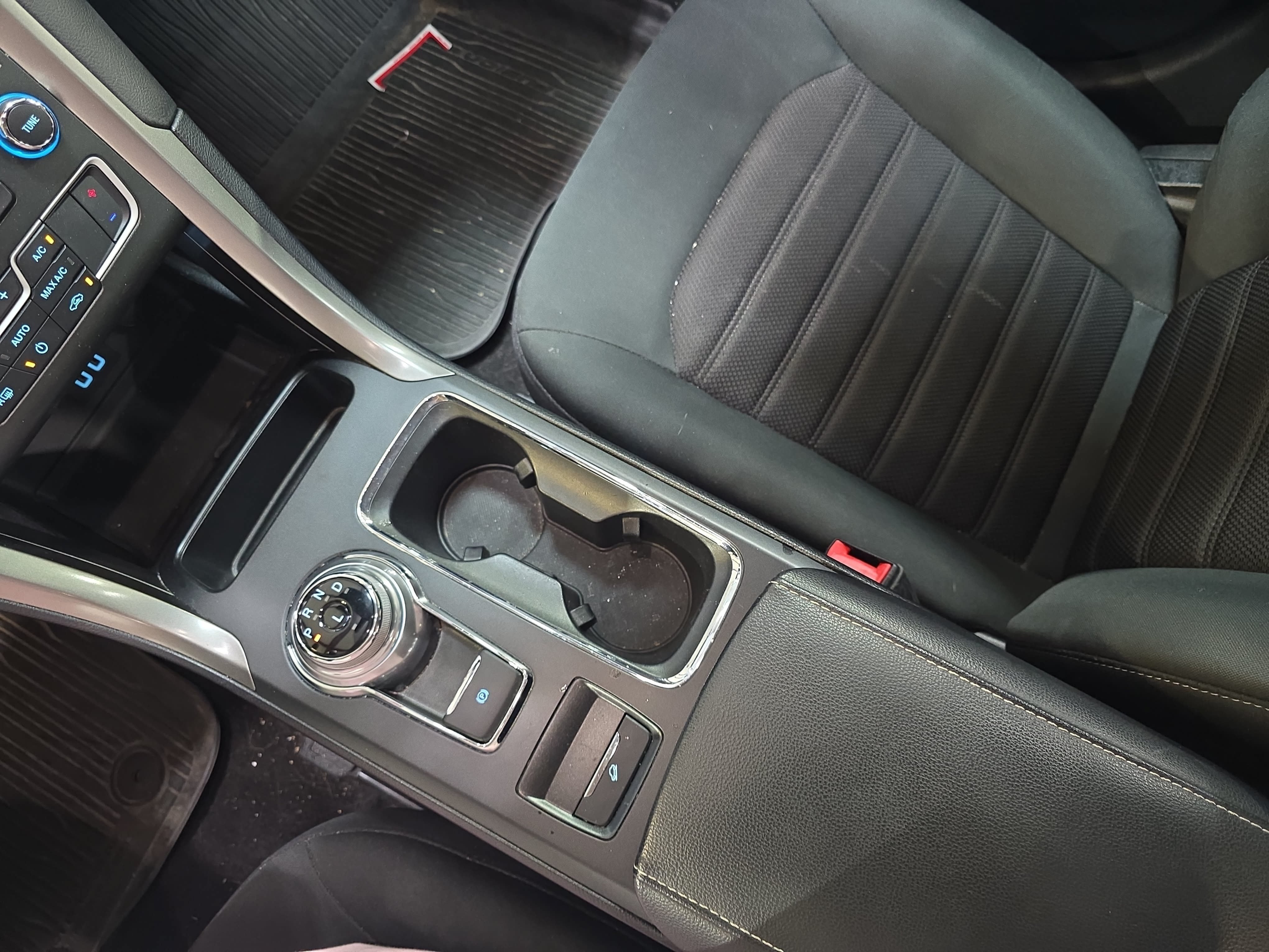 Used 2020 Ford Fusion SE FWD image 22
