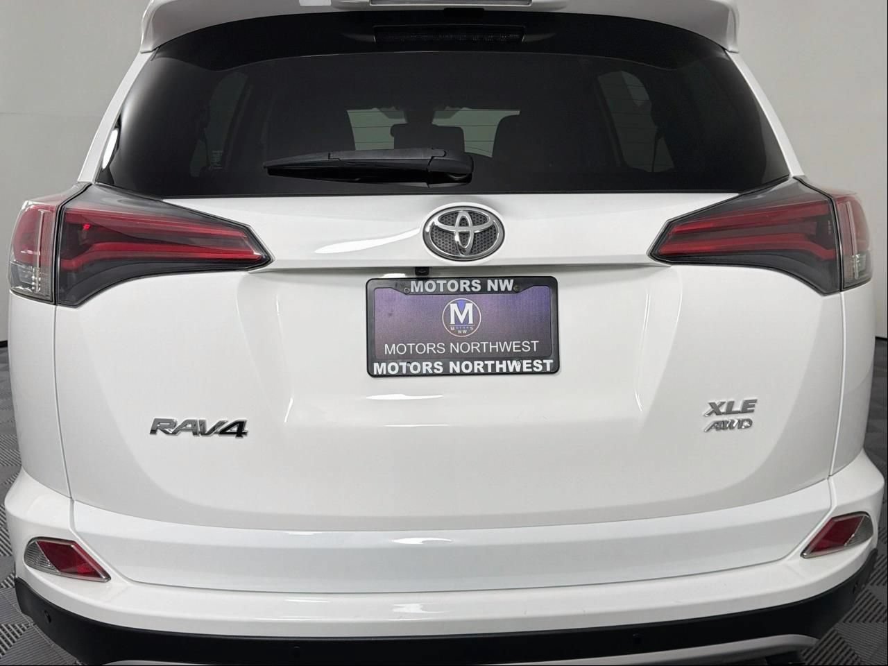 Used 2017 Toyota RAV4 XLE AWD/4WD image 21