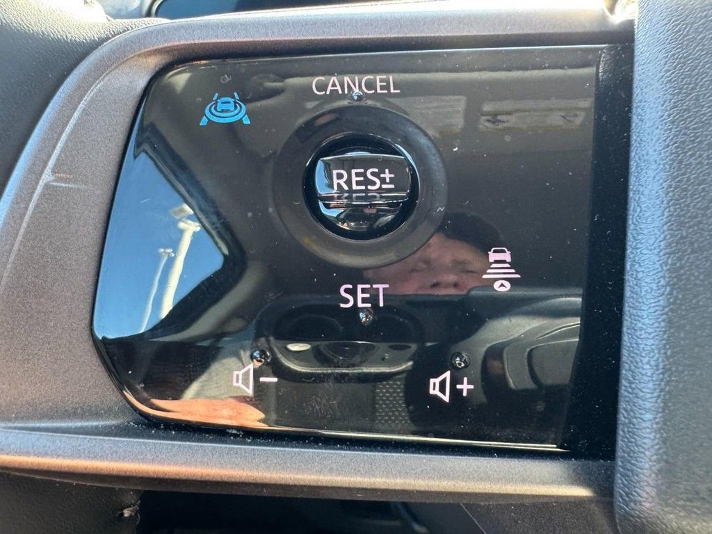 Used 2025 Nissan Murano SV AWD/4WD image 15