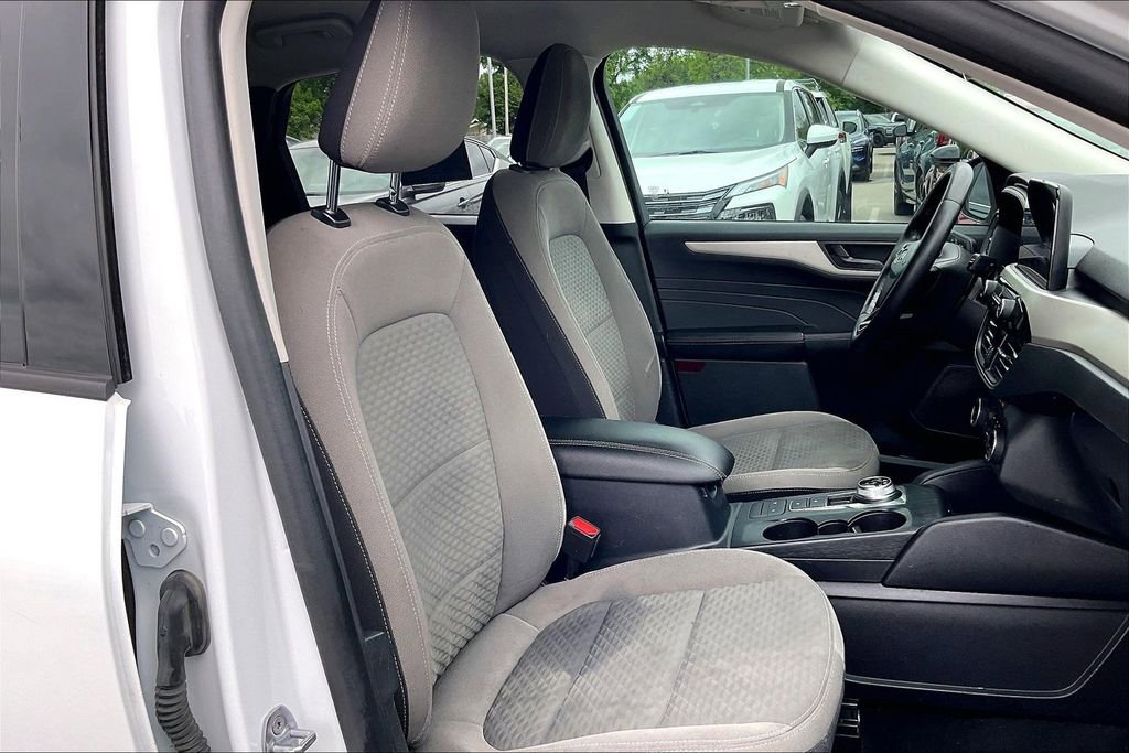 Used 2022 Ford Escape SE w/ SE Sport Appearance Package FWD image 9