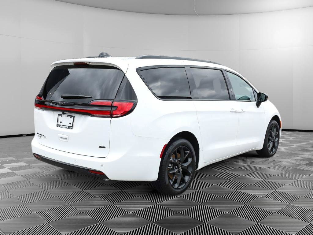 New 2026 Chrysler Pacifica Select w/ S Appearance Package AWD/4WD image 7