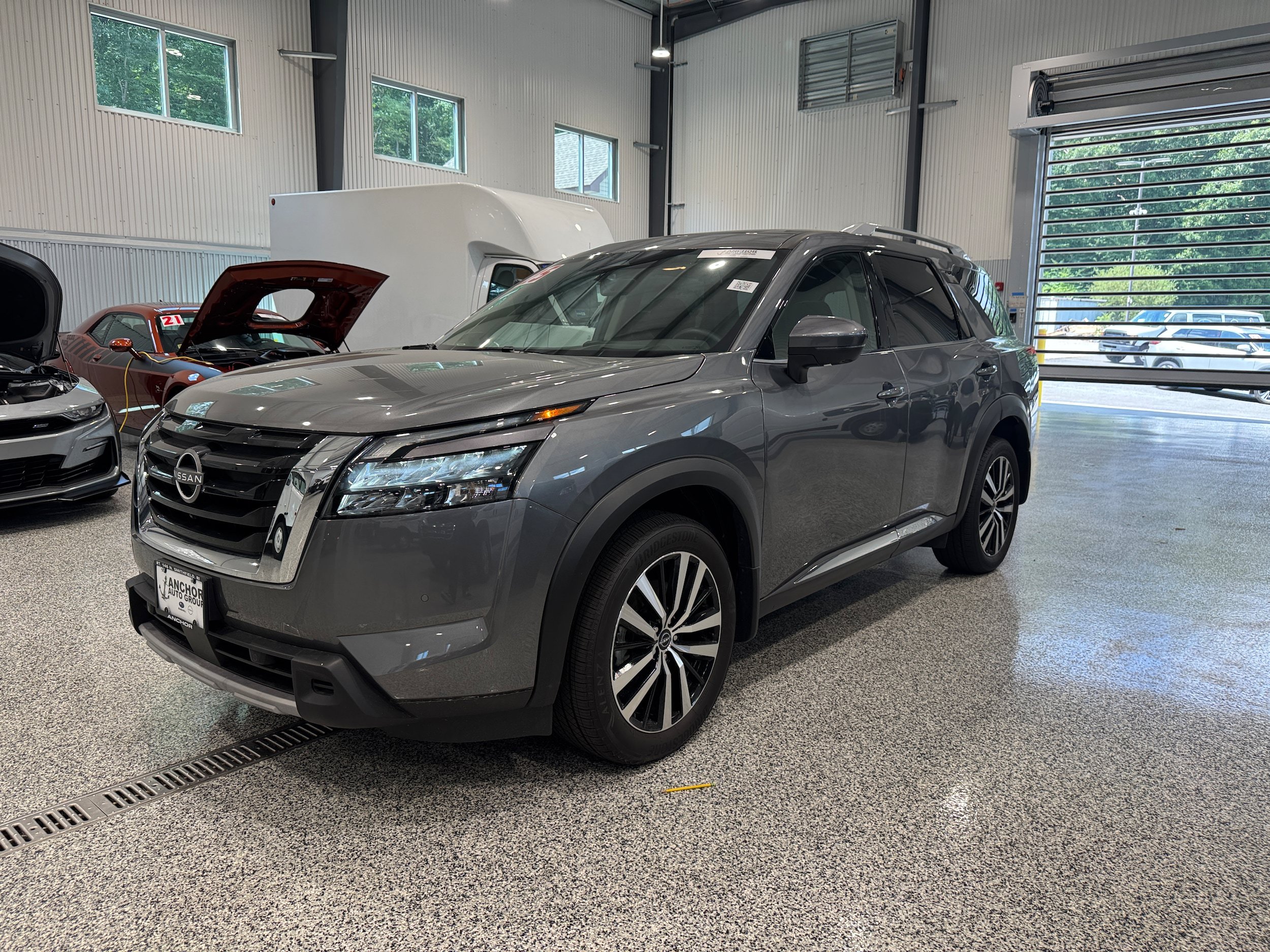 Used 2025 Nissan Pathfinder Platinum AWD/4WD image 1