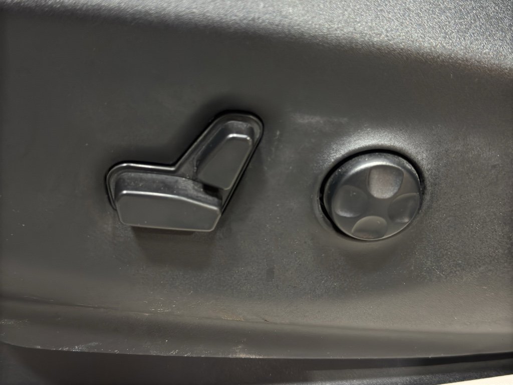 Used 2024 Chrysler Voyager LX image 16