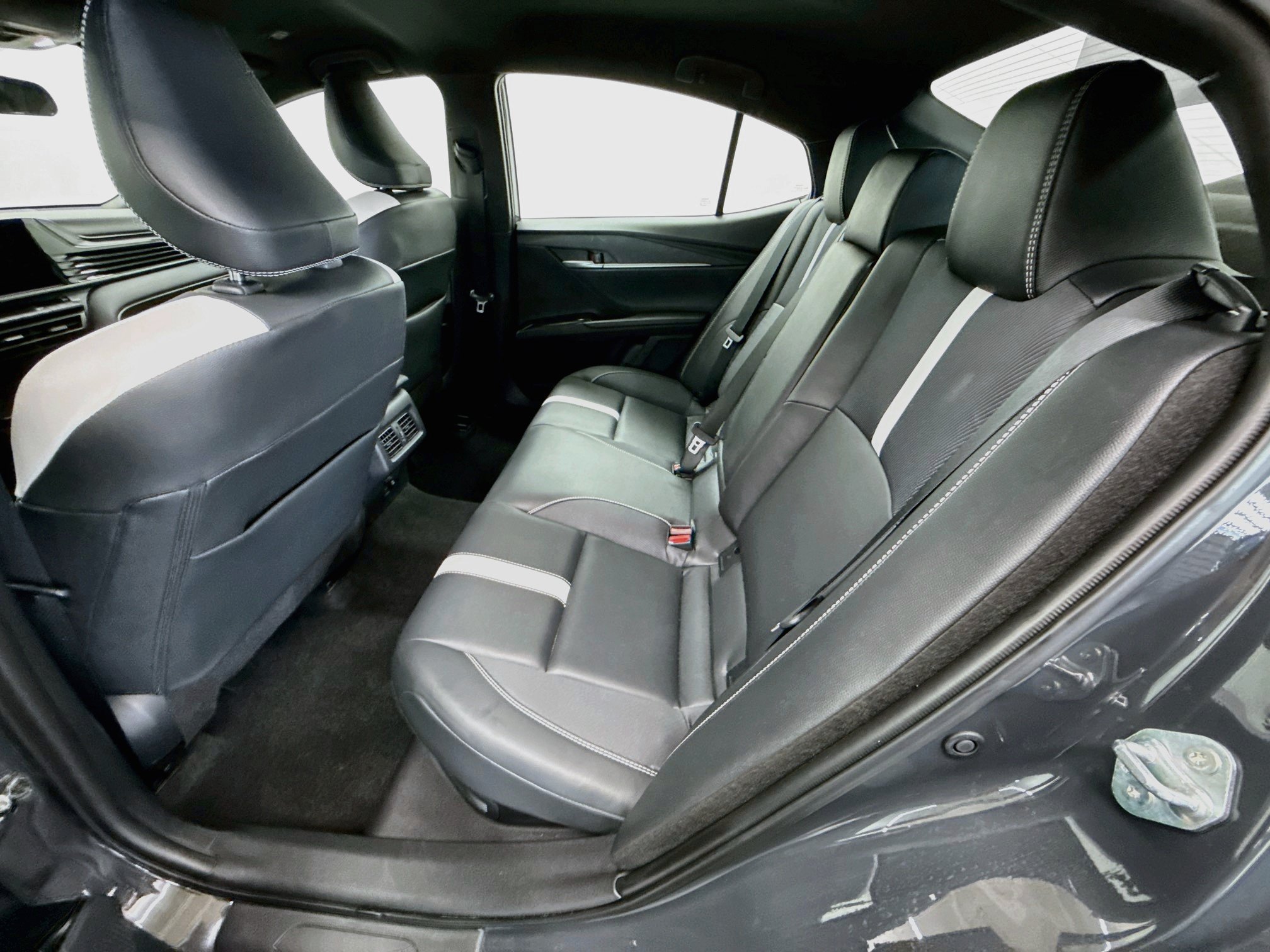 Used 2026 Toyota Camry SE FWD image 28